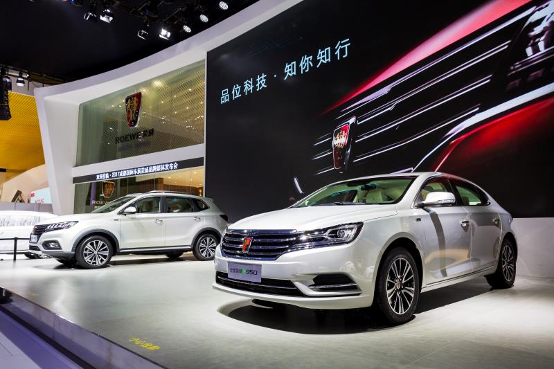 全新榮威950、榮威e950定義“高級轎車” 成都車展亮相售價16.88萬起 互聯(lián)網(wǎng)汽車上市一周年 系統(tǒng)升級帶來顛覆式進化