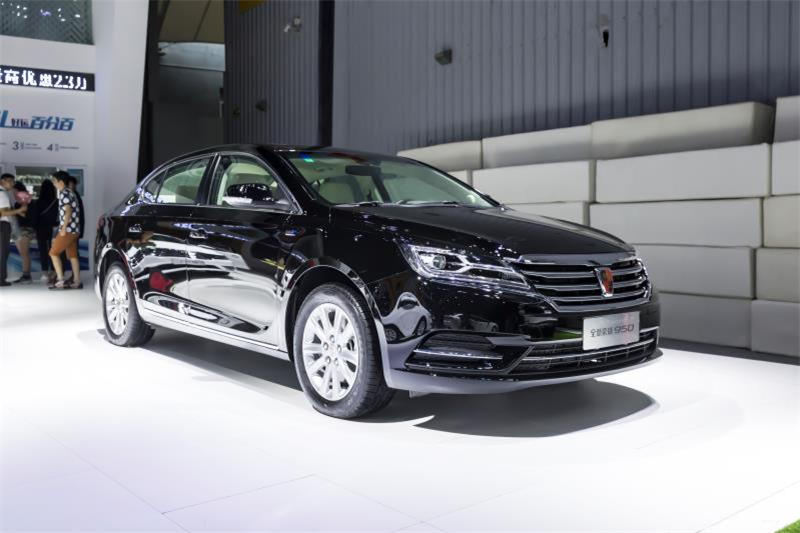 全新榮威950、榮威e950定義“高級轎車” 成都車展亮相售價16.88萬起 互聯(lián)網(wǎng)汽車上市一周年 系統(tǒng)升級帶來顛覆式進化
